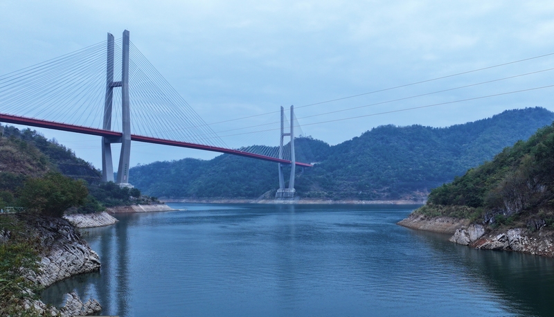 红水河特大桥风光。