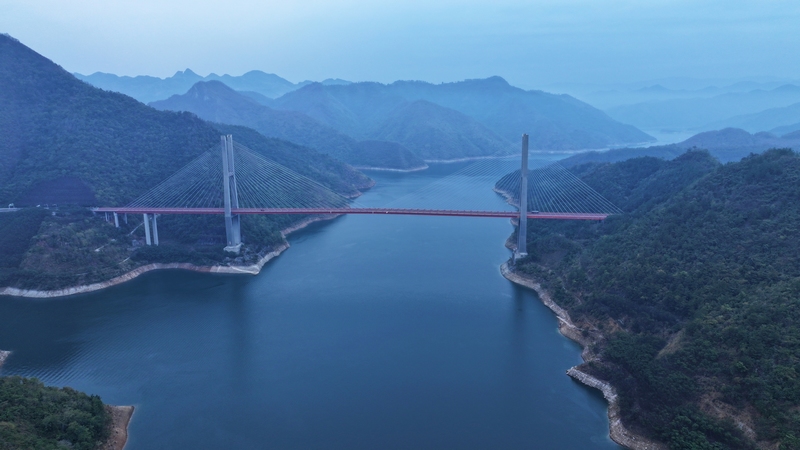 红水河特大桥风光。