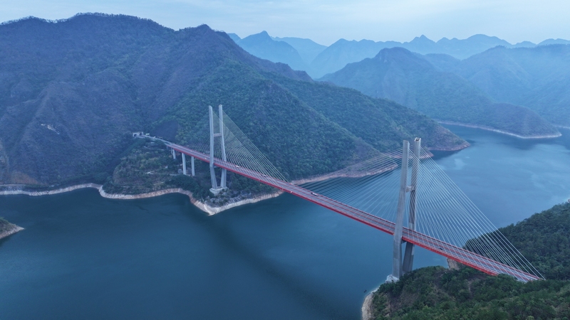 红水河特大桥风光。
