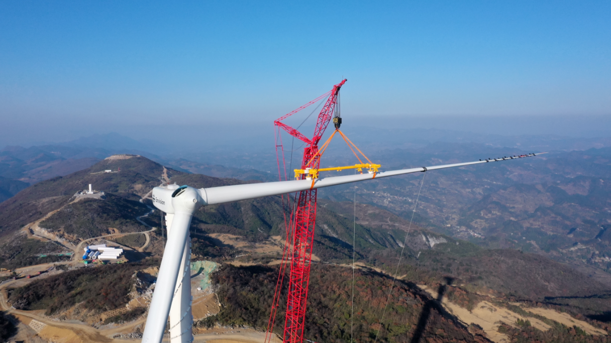 中寨风电场风力发电项目建设施工现场。