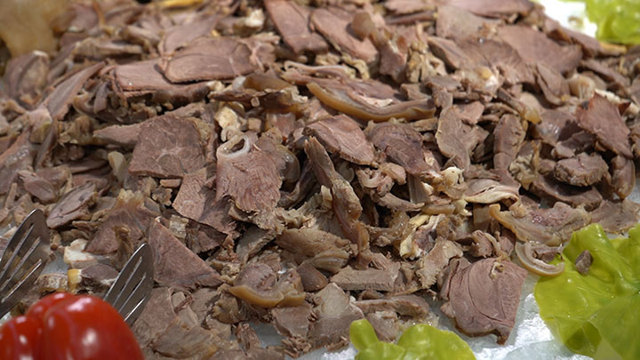 臨近冬至 金沙羊肉粉熱銷。