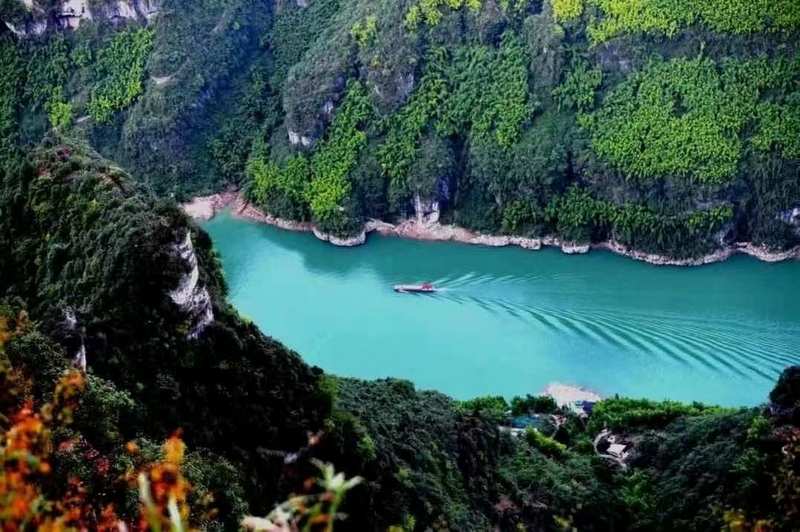 1 乌江流域沿河段的绿水青山。