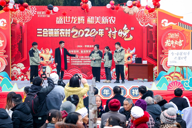 1、新农村2024村晚。 余甚君 摄