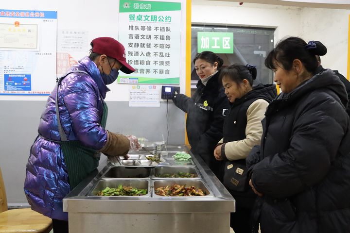 社区食堂宣传标语。