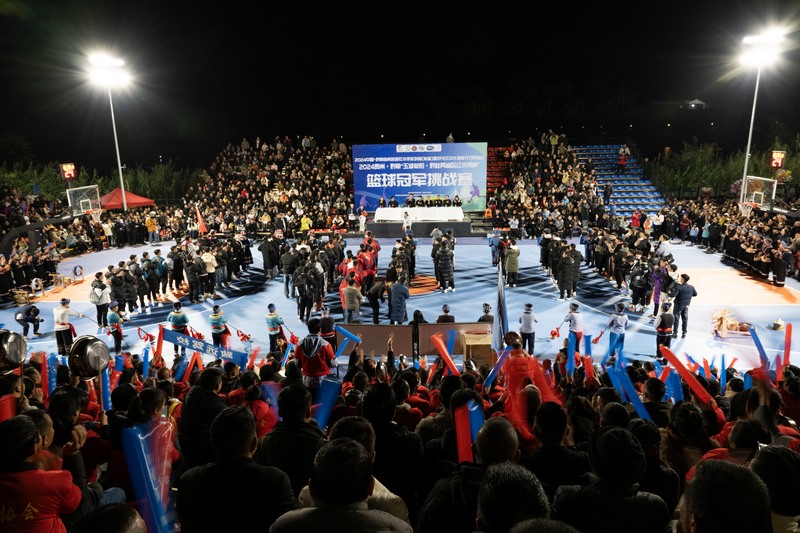 3 12月27日，在2024贵州·黔南“玉湖冬阳·黔桂两省区红水河杯”篮球冠军挑战赛比赛现场。 .jpg