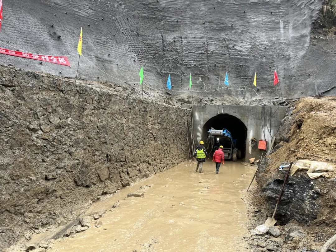 水库建设现场。