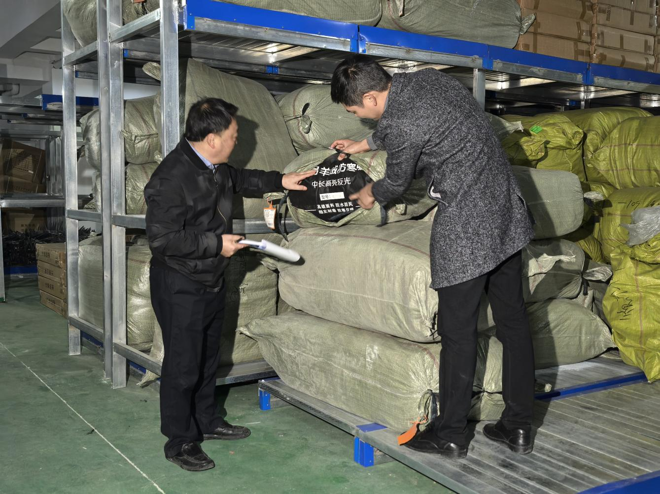 铜仁全面备战应对低温 防寒物资充足迎战寒潮。