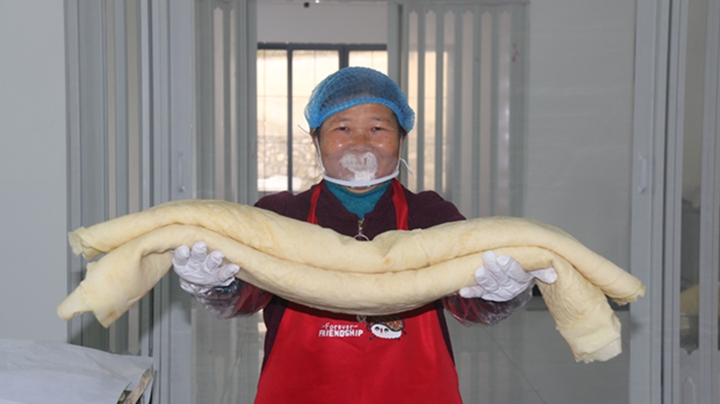 德江手工柴火绿豆粉热销。