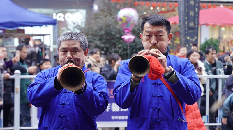 “十里红妆”，土家风情惊艳佳节时光。