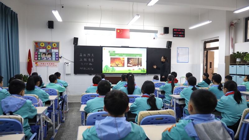 罗甸县玉湖实验学校主题班会.jpg