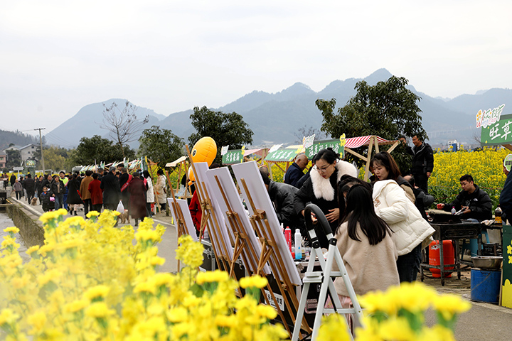 人来人往的村市