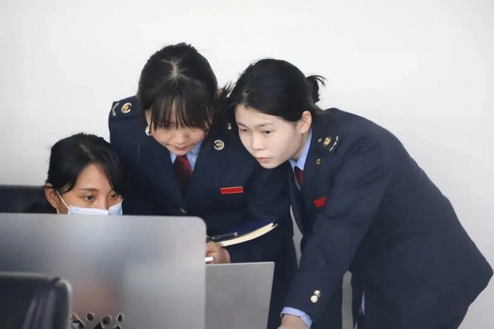 福泉税务助力新能源汽车消费市场活力涌动。