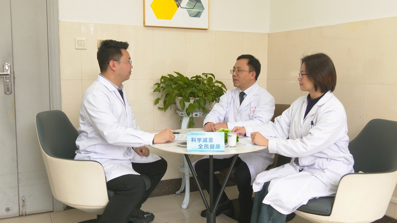 贵阳市第二人民医院（金阳医院）内分泌、临床营养、胃肠外科、心身医学等多学科专家为大众进行健康宣教。