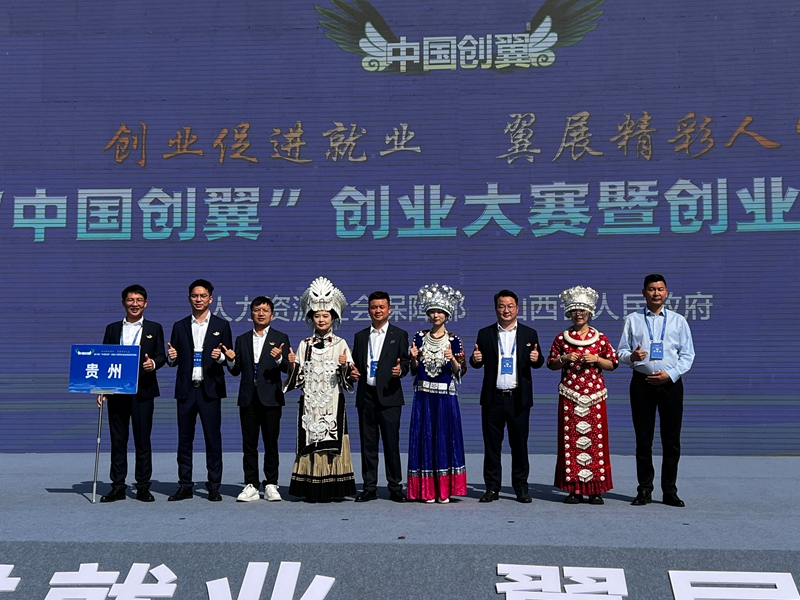 4在国赛举办地山西大同和贵州省的参赛选手和代表的合影（蔡桂梅左边第四个）