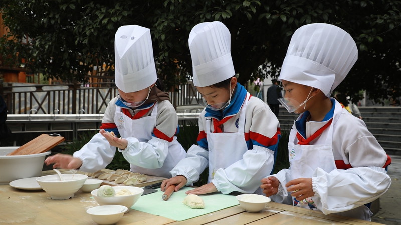 在“玲珑饺子满庭芳”项目比赛现场。