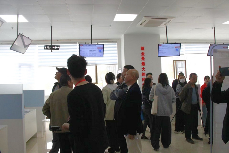 黔东南州大龄劳动力招聘会现场。