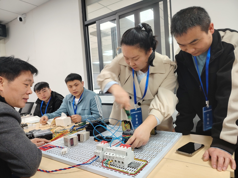 技能提升培训现场。