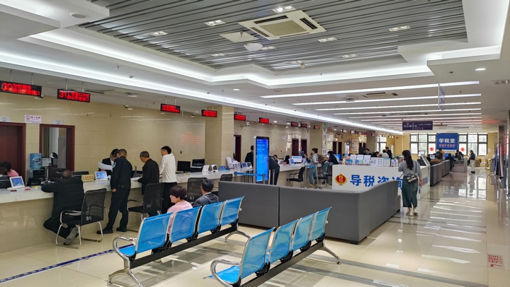 习水政务服务大厅（苏布祥 摄）.jpg