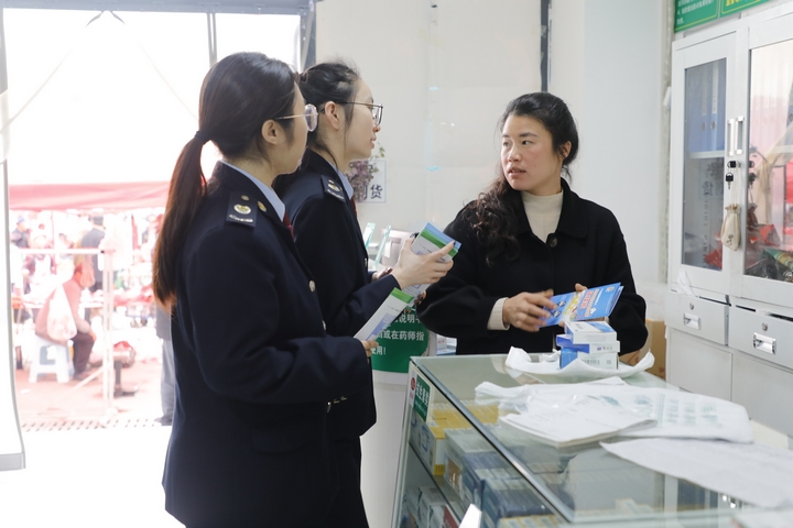 赶场路上的“税务蓝”。