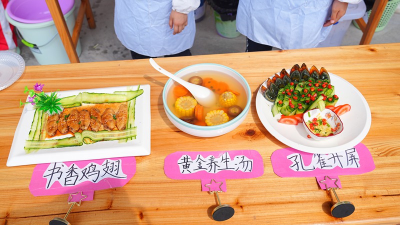 小选手们做好的菜品。