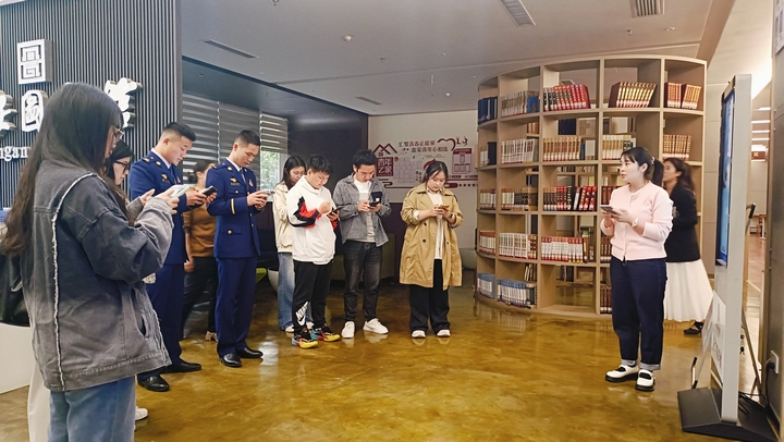 團員代表集體誦讀並分享讀書感悟。.jpg