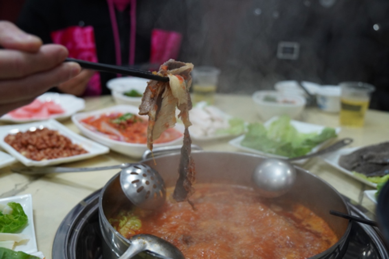 涮牛肉。