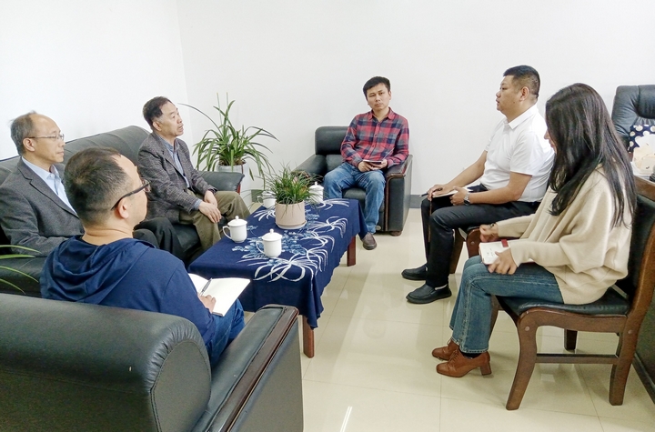 武汉大学帮扶贵州师范大学生物学团队负责人孙蒙祥与生命科学学院领导班子进行工作交流。.jpg