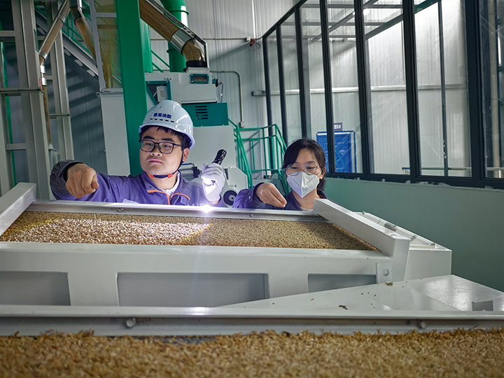 貴州德江：4萬噸糧食儲存加工廠投產。