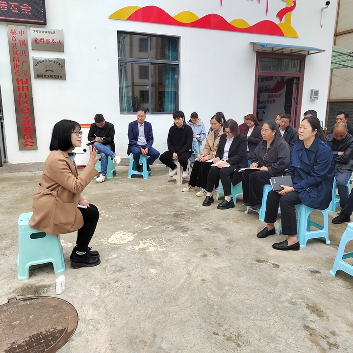 在赫章县汉阳街道宣讲现场  王俊 摄.jpg
