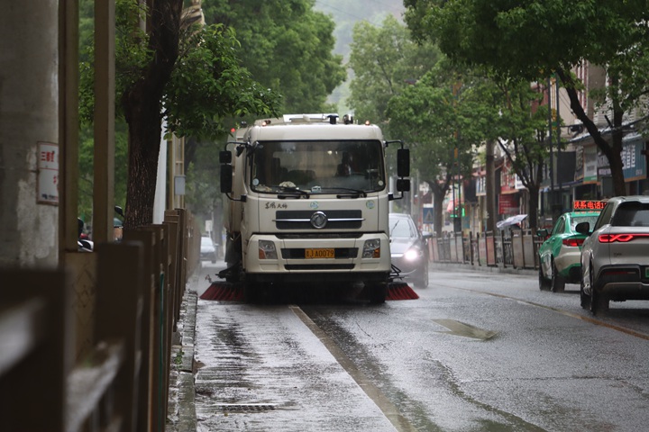 路面冲洗。
