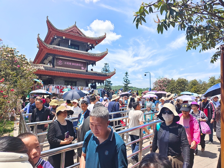 金坡景区万花楼。