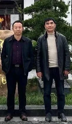 3、肖开玉（左）、王刚（右）合影。《天下中师生》编委会供图.jpg