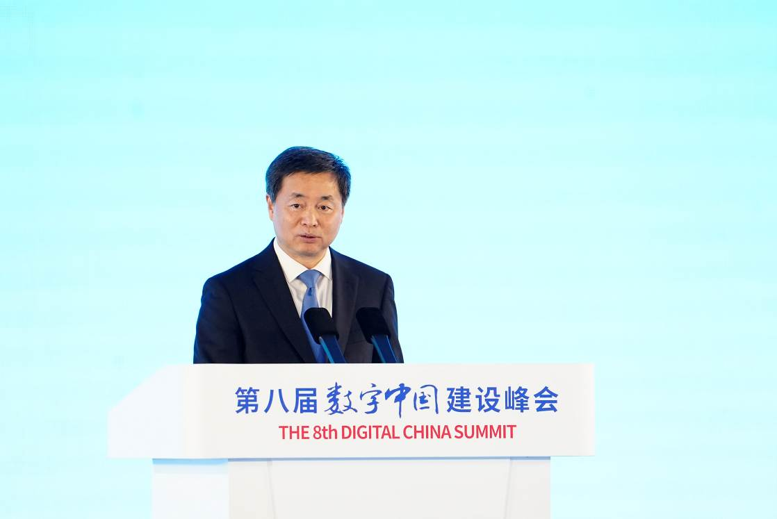 柯瑞文作主旨演讲。