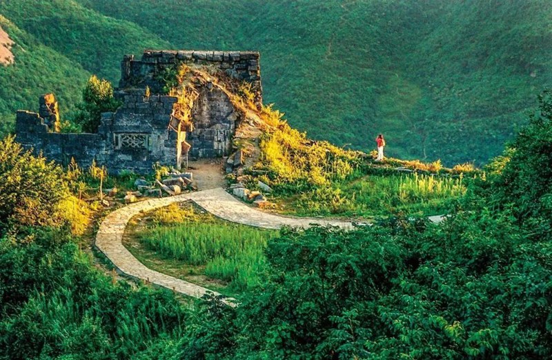 汇川区海龙屯景区一景。
