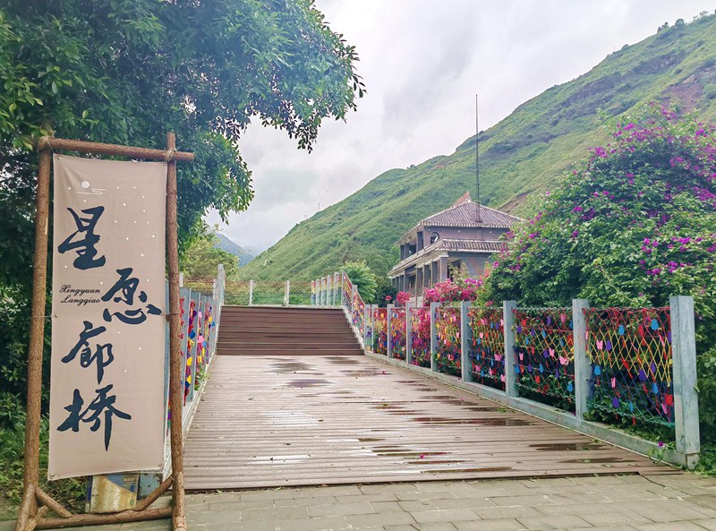 土城景区星愿廊桥打卡点。