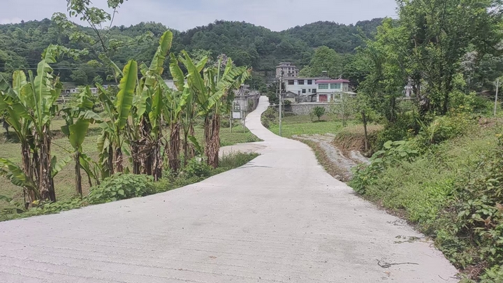 息烽县养龙司镇大山村马家沟组至白岩沟组新修公路.jpg
