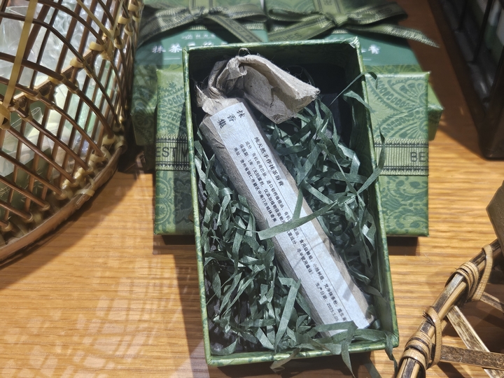 抹茶唇膏.jpg