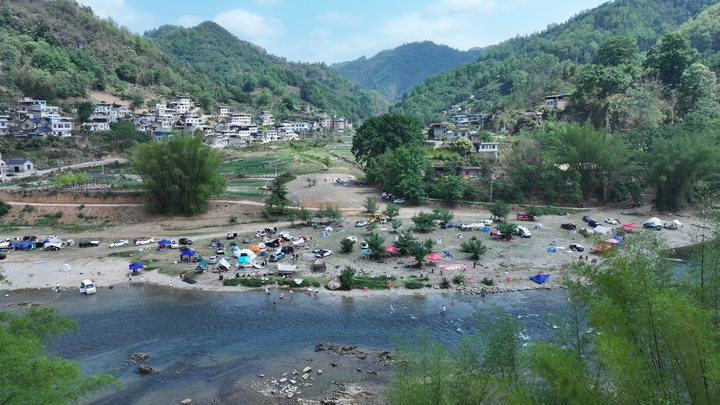新艾滩露营基地一角.jpg