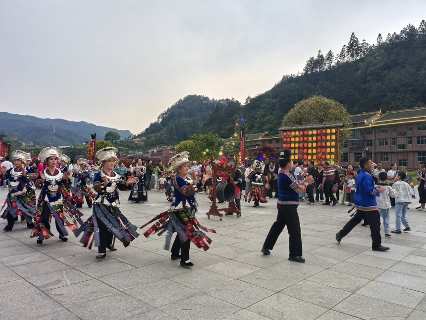 大塘仰歐桑劇場的民族文化展示。