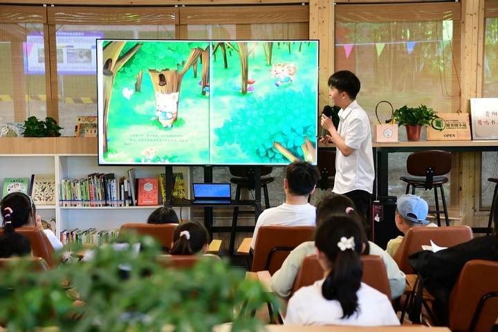 1、 观山湖区鹭鸣书屋“阅见观山湖·观图故事汇——绘本里的春天”分享会。.jpg