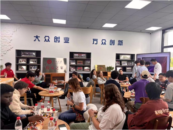“游学中国”国家级课程研学团走进贵州大学。