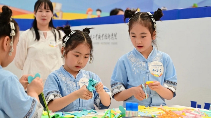 第三届中小学生劳动教育实践皇冠体育平台技能竞赛市级总决赛在贵州工业职业技术学院举行(图2)