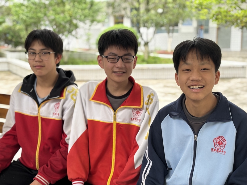 陈璟天（左一）方证淇（中）罗顺洋（右一）合照。李峤橦摄