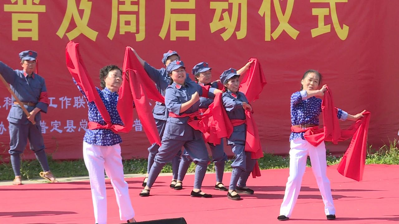 图为仪式现场。