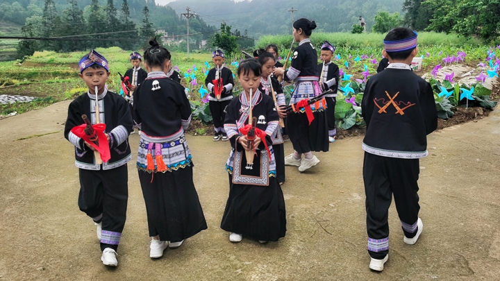 苗族歌舞。
