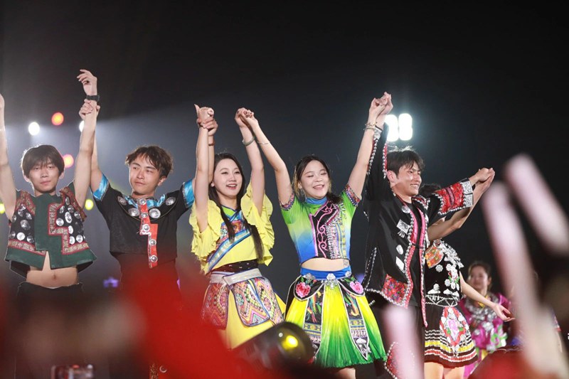 2025民族大联欢·歌舞夜活动现场。