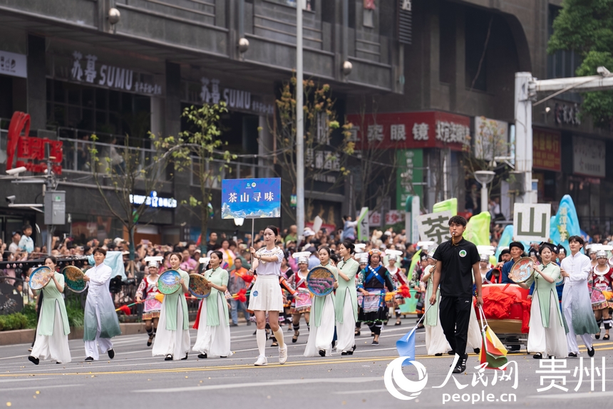 2025年贵州民族团结大巡游现场。人民网记者 涂敏摄