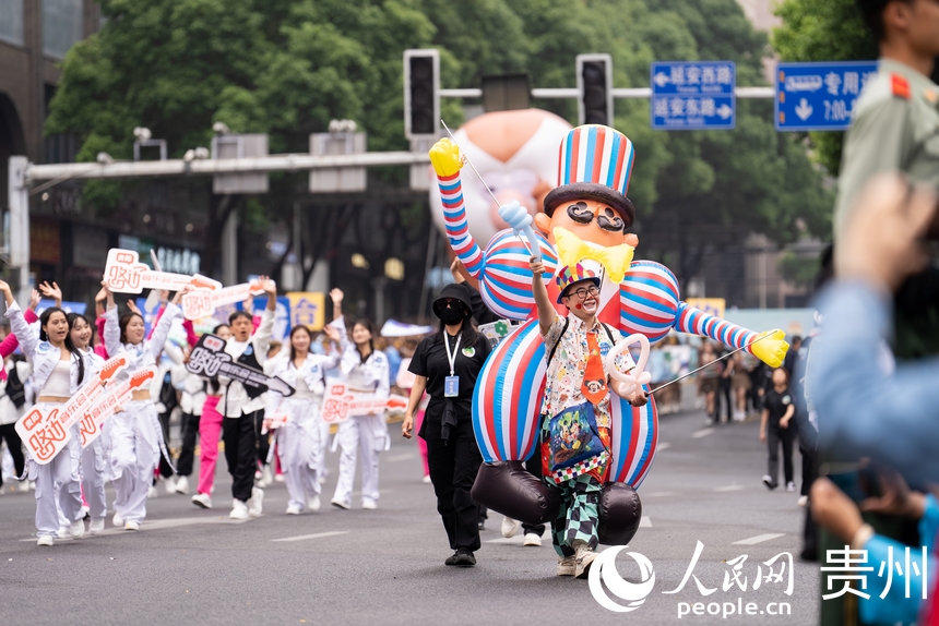2025年贵州民族团结大巡游现场。人民网记者 涂敏摄