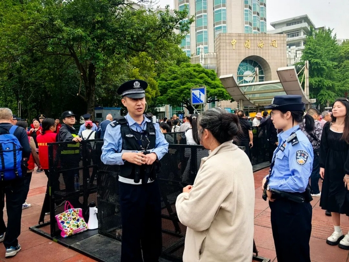 民族风席卷贵阳 南明公安 “最强辅助” 护航万人狂欢。