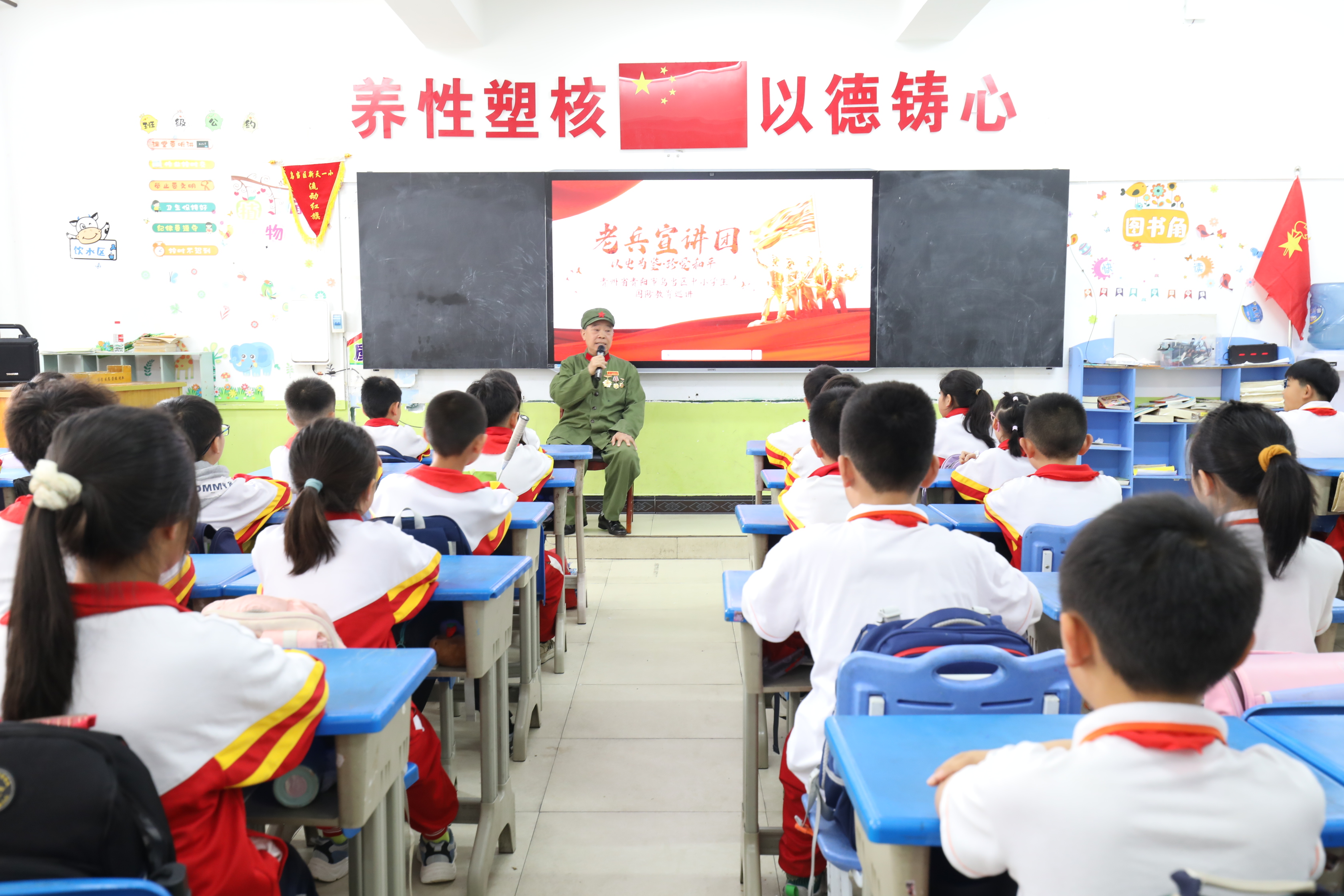 老兵王佳华授课.jpg